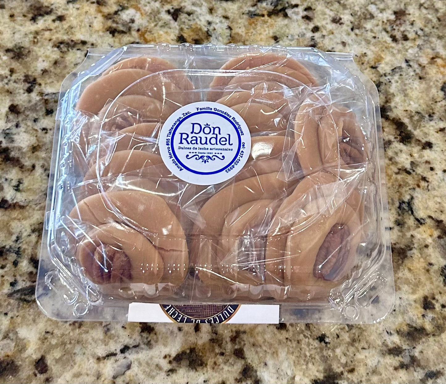 ESTUCHE CON DULCE DE LECHE Y NUEZ